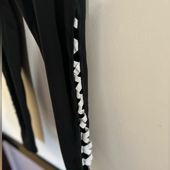 Victoria’s Secret Sport Leggings - Picture 4 of 4